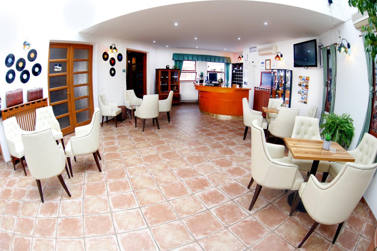 פראג Hotel Nabucco מראה חיצוני תמונה