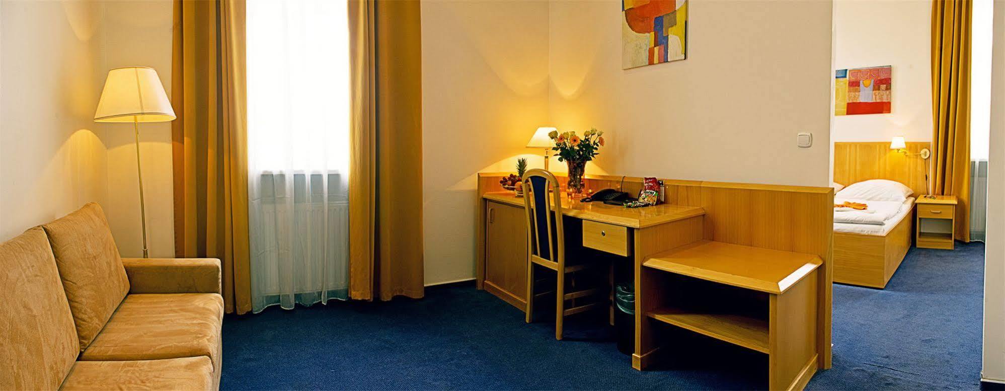 פראג Hotel Nabucco מראה חיצוני תמונה